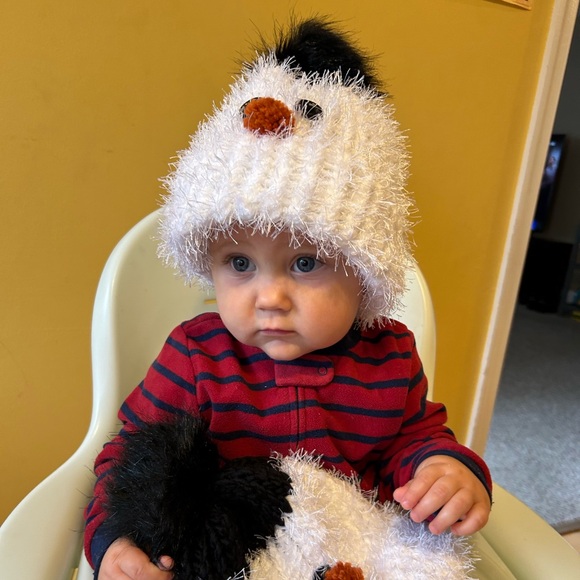 Knitted Snowman Hat - Picture 2 of 2